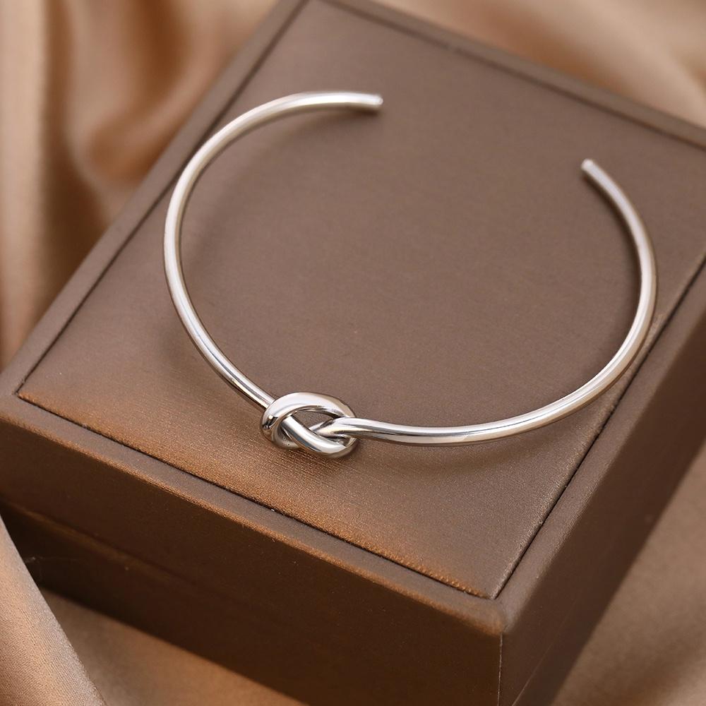 Élinor™ – 18K Gold Knotted Cuff