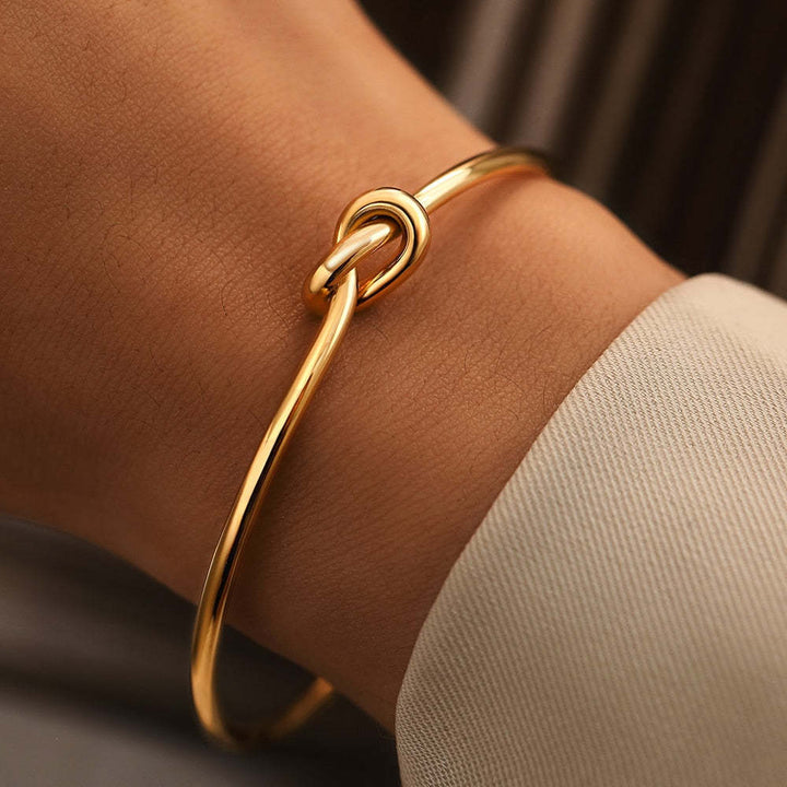 Élinor™ – 18K Gold Knotted Cuff
