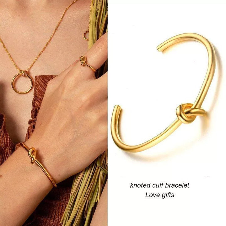 Élinor™ – 18K Gold Knotted Cuff