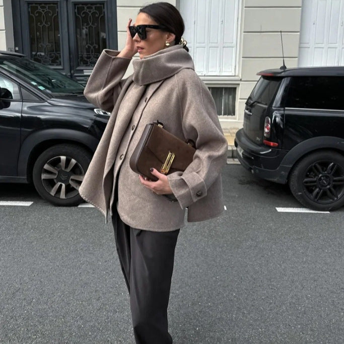 AuraFold™ – Woman Detachable Scarf Coat