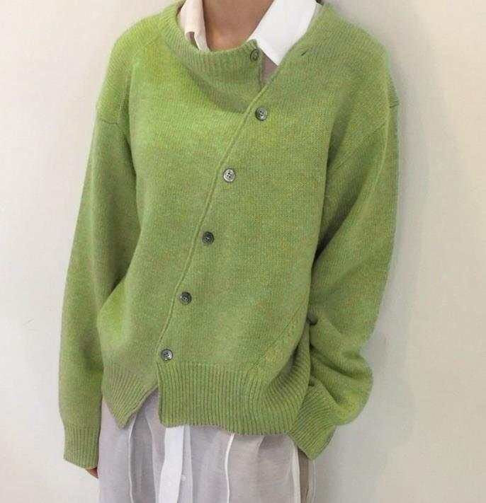ModuFold™ – Asymmetric Buckle Knit Cardigan
