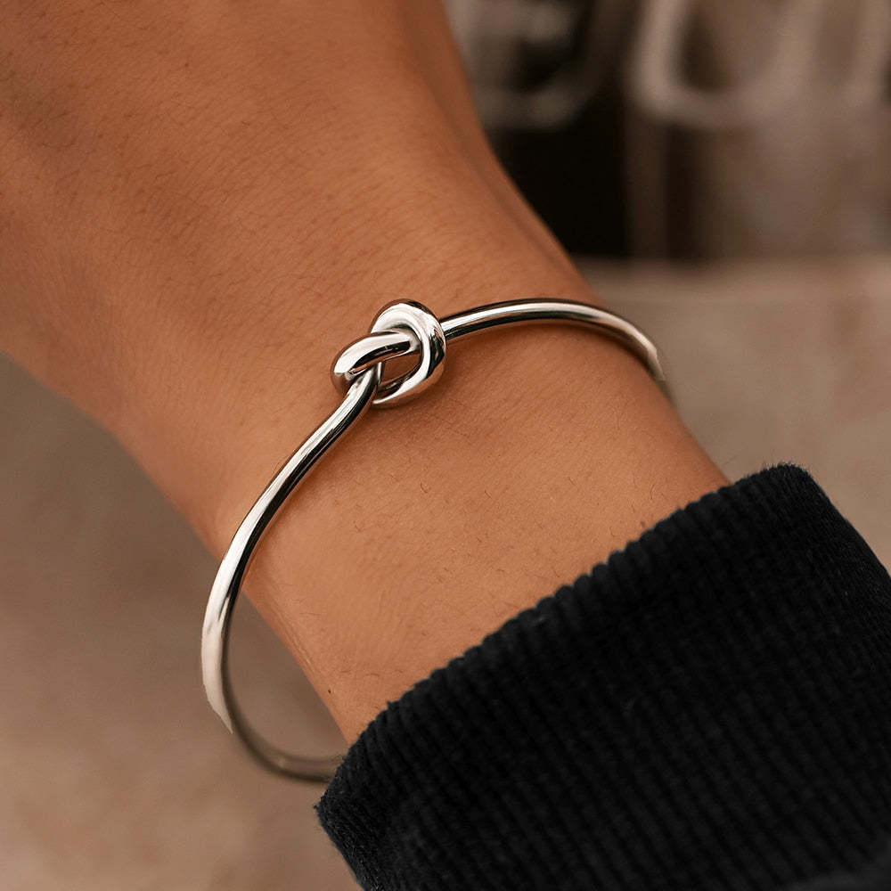 Élinor™ – 18K Gold Knotted Cuff