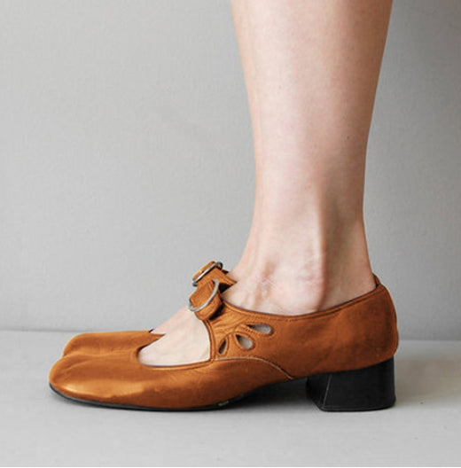 Veloura™ – Woman buckle charm loafers