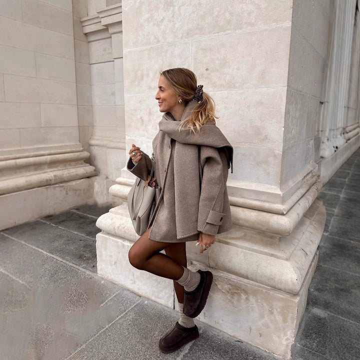 AuraFold™ – Woman Detachable Scarf Coat