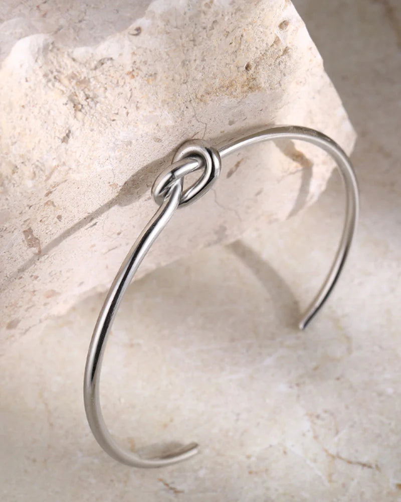 Élinor™ – 18K Gold Knotted Cuff