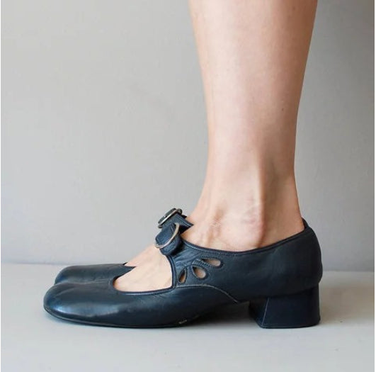 Veloura™ – Woman buckle charm loafers