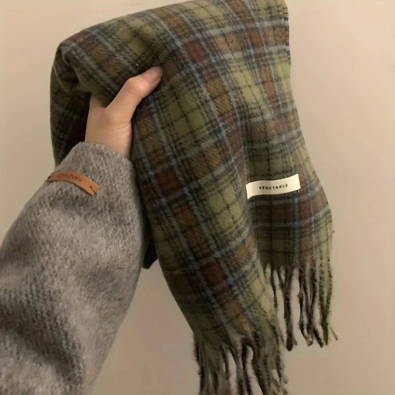 CozyLoom™ | Warm Checkered Winter Scarf