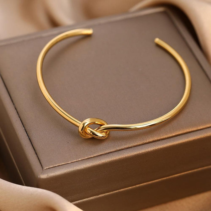 Élinor™ – 18K Gold Knotted Cuff
