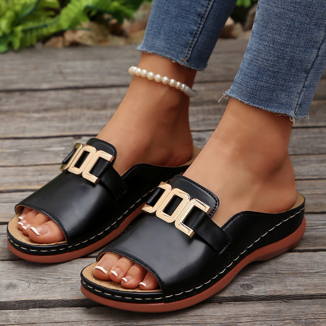 Elevè™ | Strapped Buckle Sandals