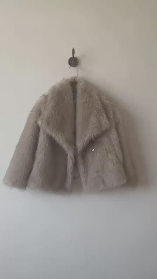 Calistra™ – Women’s Cozy Plush Overcoat