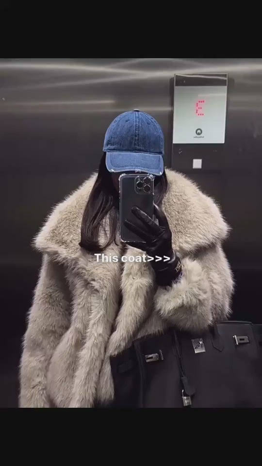 Calistra™ – Women’s Cozy Plush Overcoat