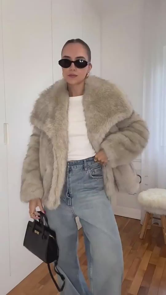 Calistra™ – Women’s Cozy Plush Overcoat